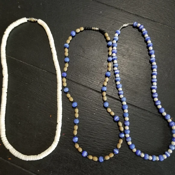 3 necklaces- free with bundle - Picture 3 of 6